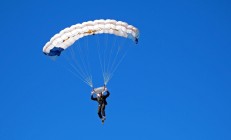 瓦力棋牌-东方武士刺穿蓝黑铠甲，本泽马一剑封喉背后的亚洲足球启示录