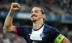 瓦力棋牌-赛道逆袭，阿斯顿马丁的绿色闪电如何让梅赛德斯帝国颤抖