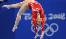 瓦力棋牌官网-詹姆斯化身战术核心导演神奇一战，辽宁队跨界邀请赛完胜卫冕冠军掘金