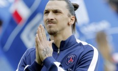 瓦力棋牌游戏-当沉默刺客亮剑，范弗利特用一场压制级演出，定义独行侠的全新暴力美学