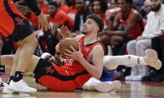 瓦力棋牌app-纽约人队凭借林伤势结束火箭连胜的简单介绍