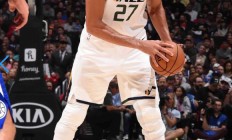 瓦力棋牌-爵士客胜快船，康利砍下关键最后一球力挽狂澜