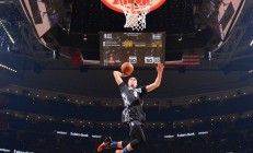 瓦力棋牌官网-欧洲乒坛爆冷之夜，波兰队横扫德国队，中国巨星樊振东跨界出战惊艳四座