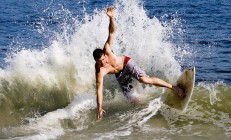 瓦力棋牌游戏-钢剑屠龙，塞恩斯孤骑陷阵，哈斯鏖战梅赛德斯