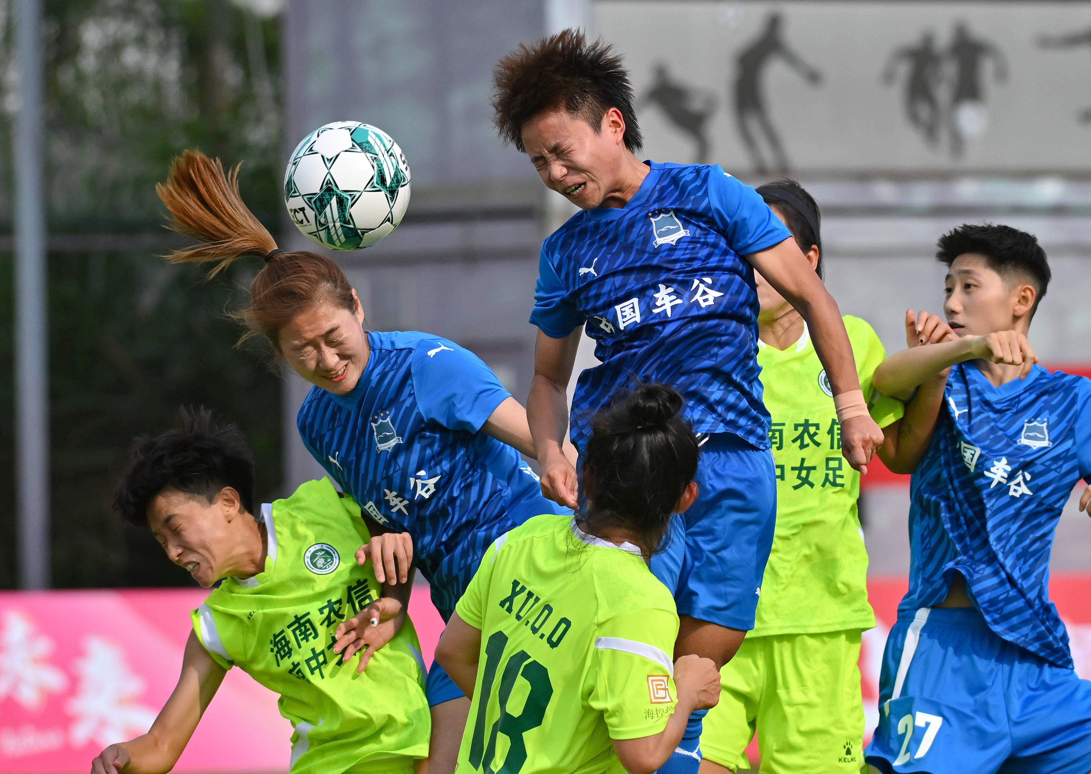 火力全开，女足比赛誓夺冠军