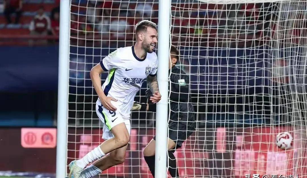 雄鹿堡获得宝贵三分,仍为保级斗争 雄鹿堡获得宝贵三分,仍为保级斗争