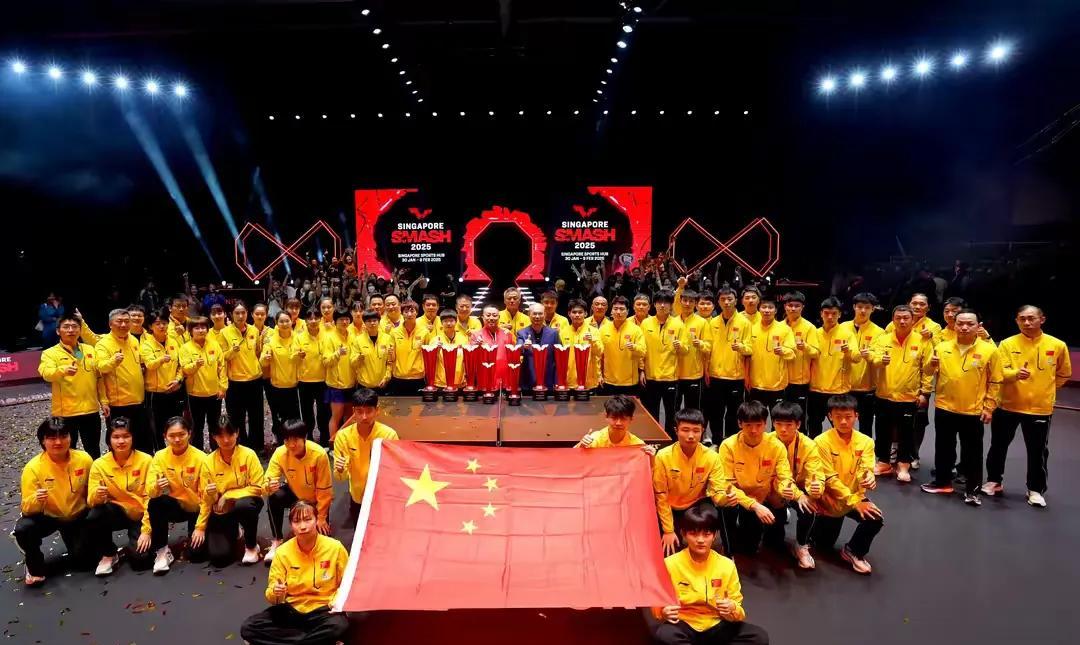 新加坡选手拼尽全力，争夺冠军