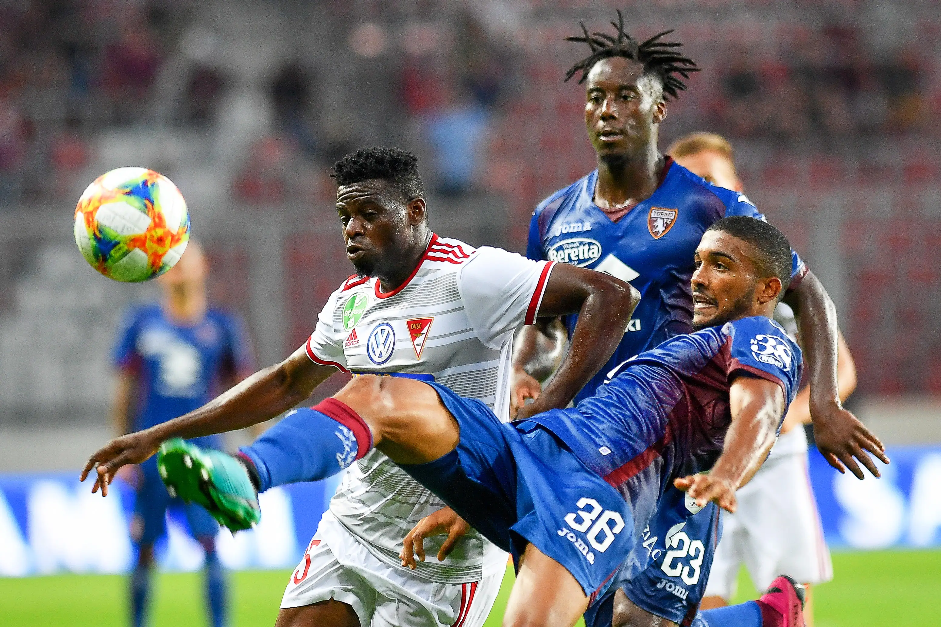 热血球员在意甲赛场挥汗奋战 热血球员在意甲赛场挥汗奋战