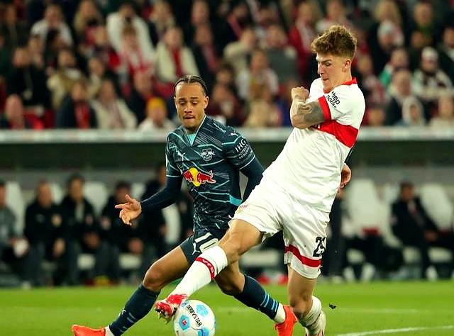 包含斯图加特球员集体出席慈善赛事，献爱心的词条