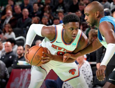 雄鹿队击败老鹰队，字母哥轰下三双