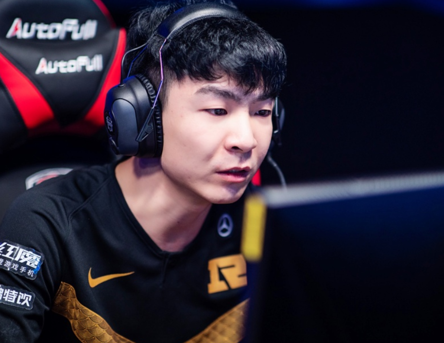 DFM险胜C9，Chovy单局斩获MVP鏖战多局淘汰赛，成为赛场最大亮点