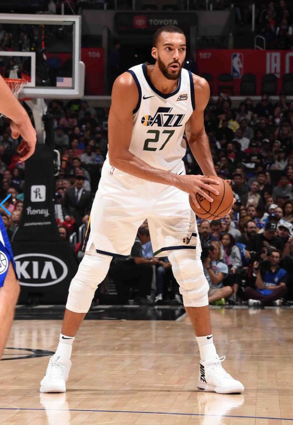 爵士客胜快船，康利砍下关键最后一球力挽狂澜