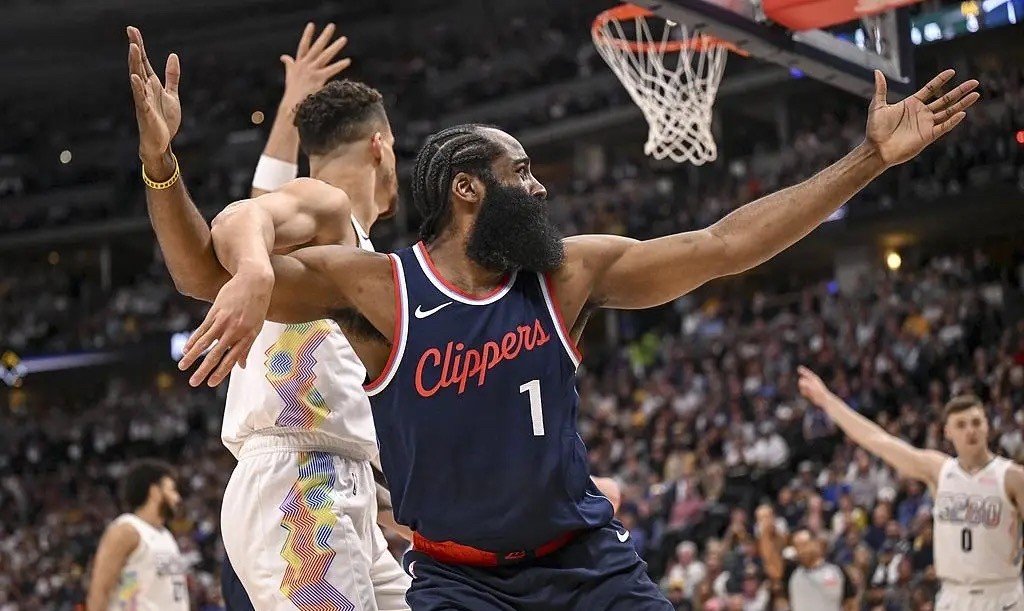 爵士客胜快船，康利砍下关键最后一球力挽狂澜