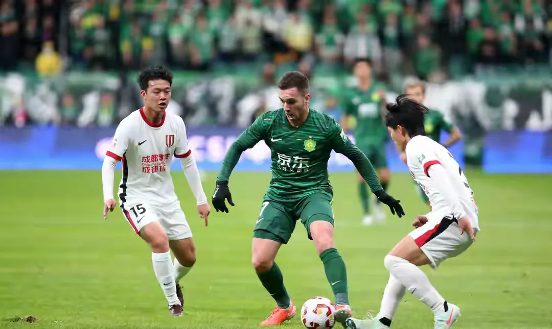 关于北京国安主场惜败于大连一方，遭遇颓势的信息