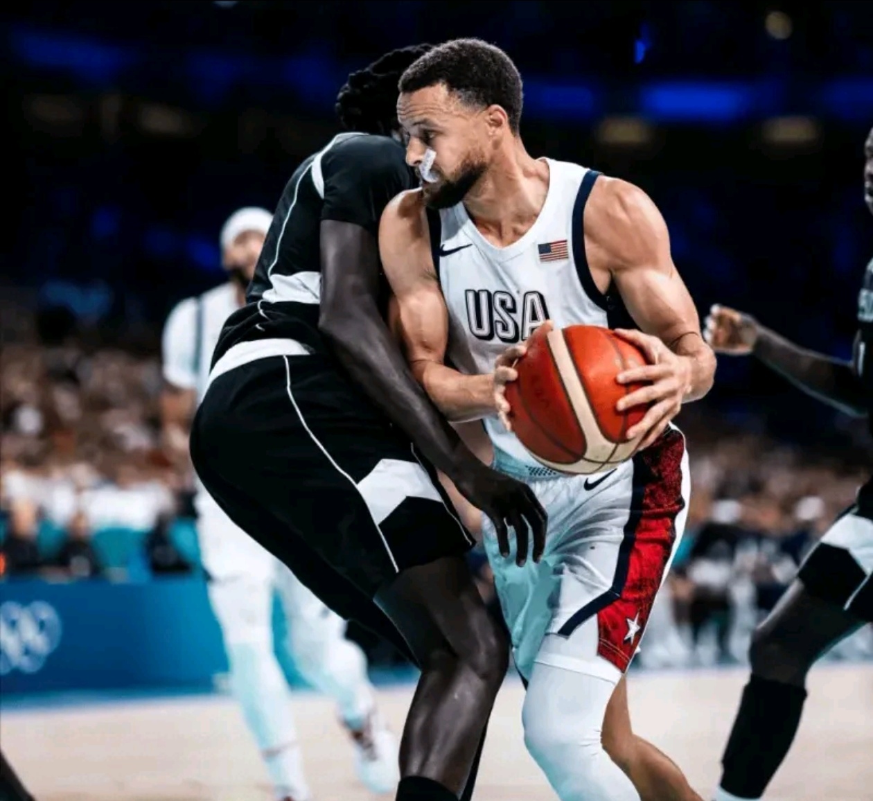 球星们在赛场上的表现令人赞叹! 球星们在赛场上的表现令人赞叹!