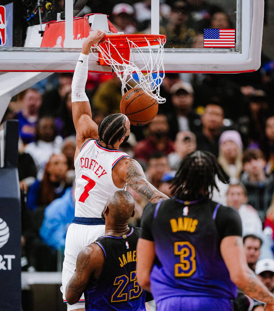 快船大胜湖人,西部决赛开门红 快船大胜湖人,西部决赛开门红