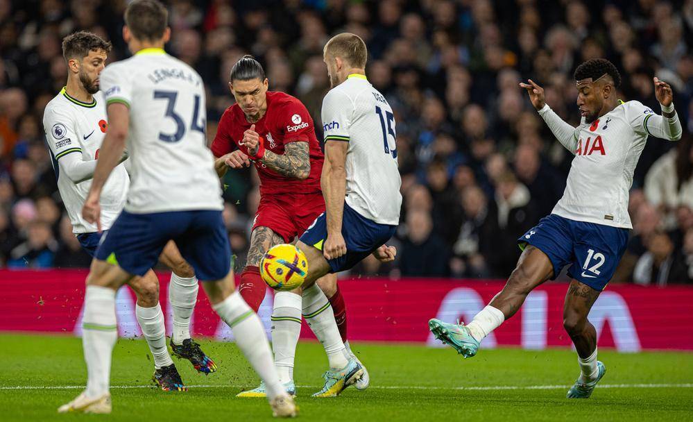 南美球员独霸亚洲赛场,助球队进军决赛 南美球员独霸亚洲赛场,助球队进军决赛