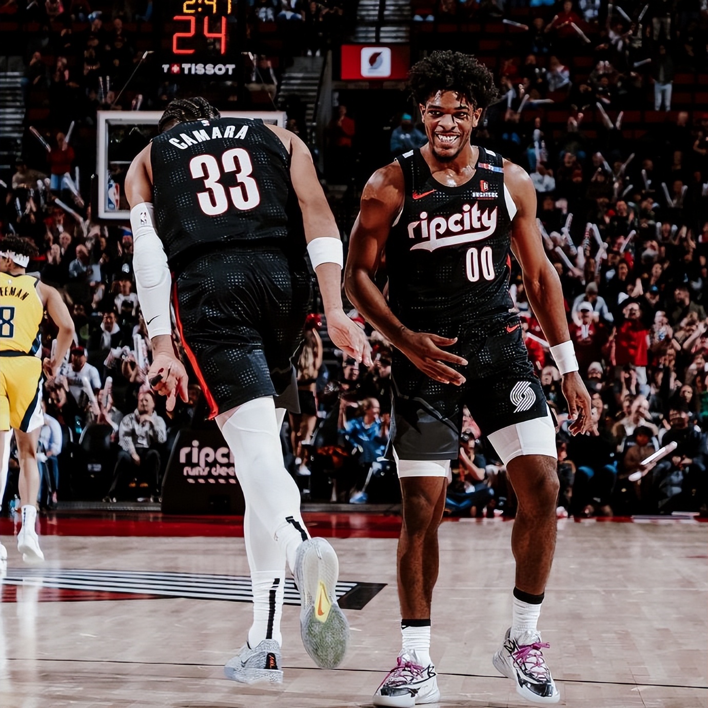 勇士主场告捷，双杀开拓者晋级季后赛