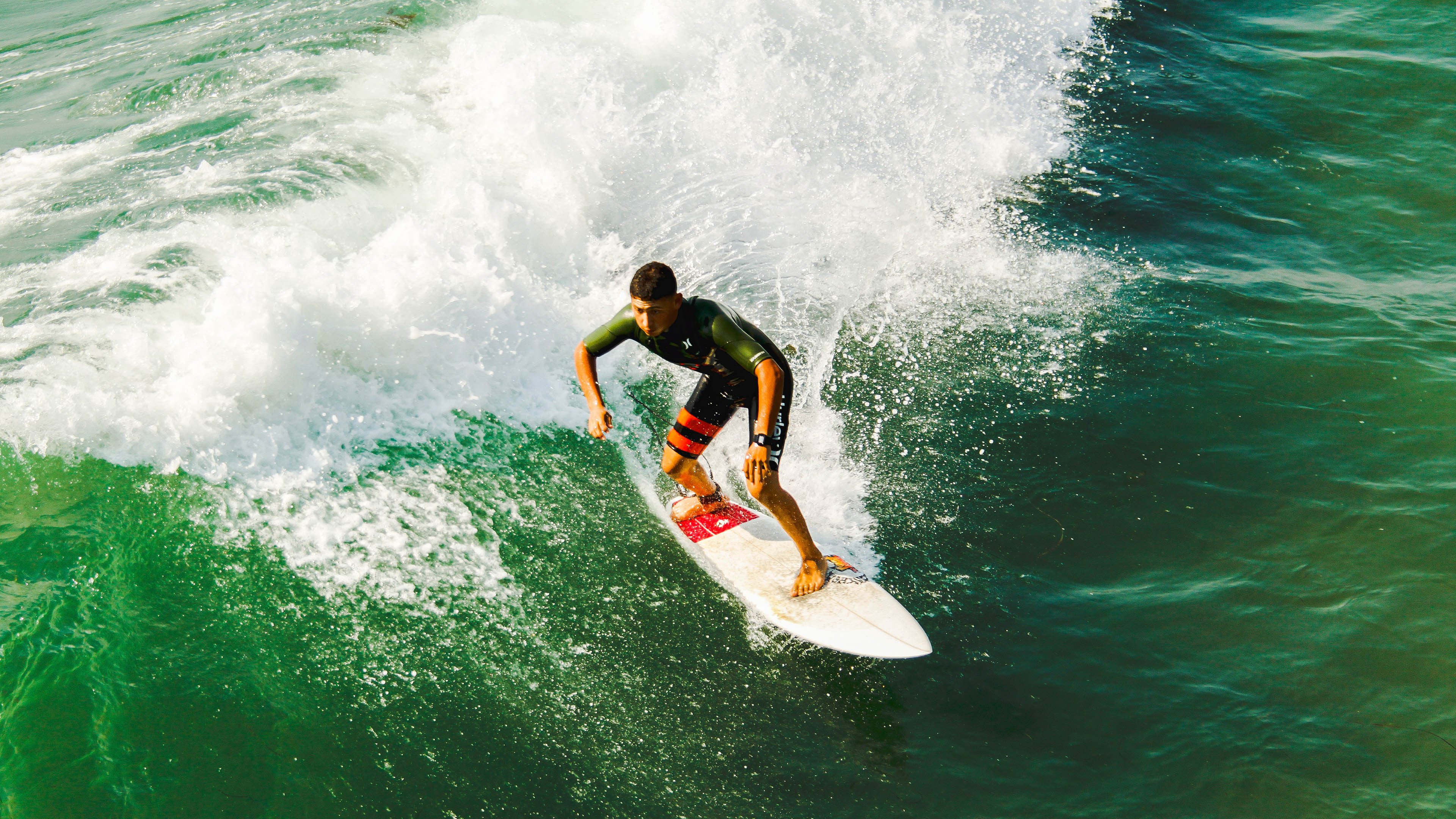 双星耀夜，巴黎的月光与洛杉矶的晨曦